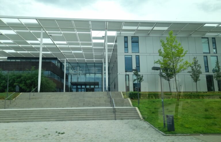 Dolní Břežany, nová architektura