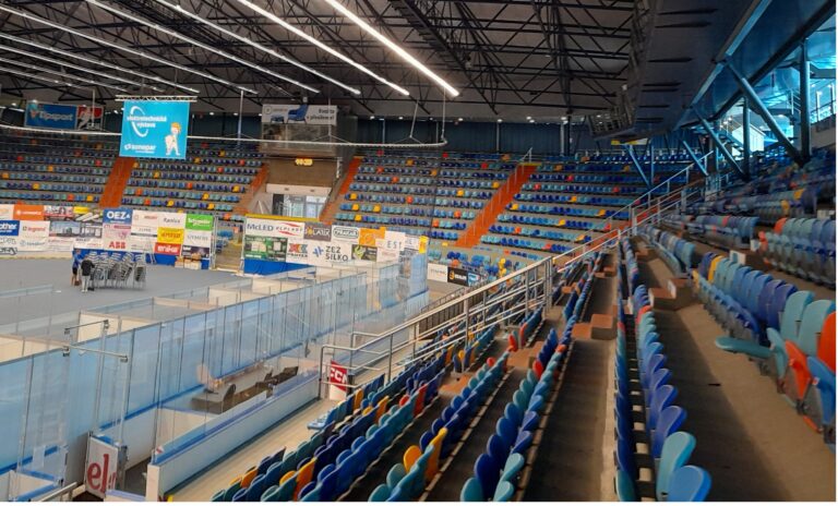 Hradec Králové, zimní stadión
