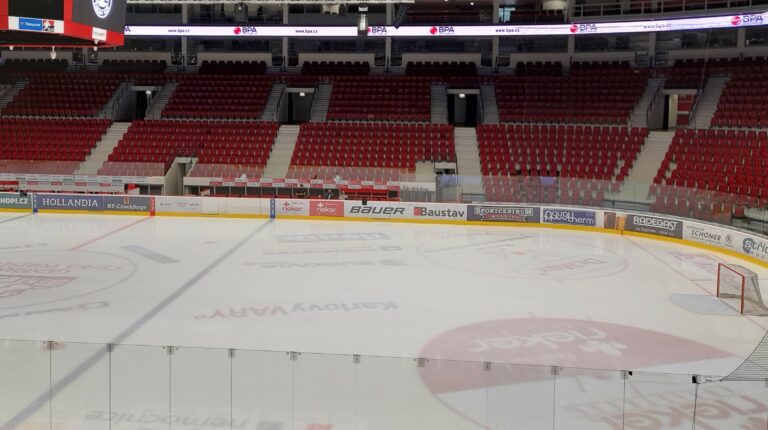 Hokejová aréna v Karlových Varech.
