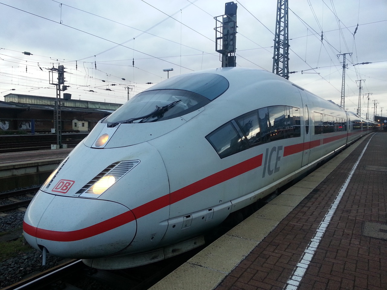 Obce zvolí jednotný postup u vysokorychlostní trati Podřipskem