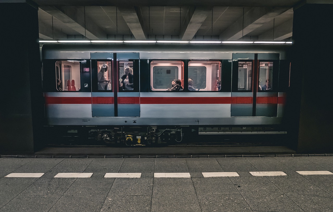 Za roční Lítačku až 7 300 korun? Praha zdraží jízdné v metru i tramvaji