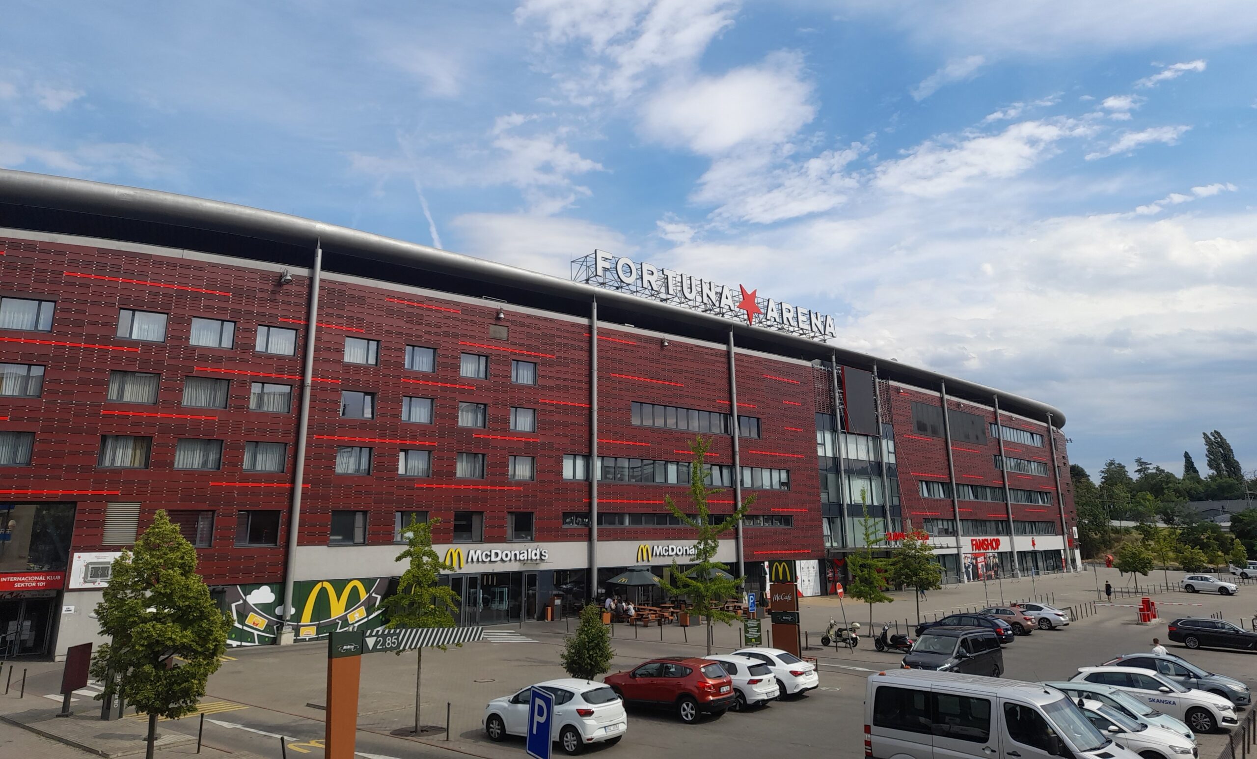 Slavia Praha byla trpělivá a odolná při příjímání nabídek na hráče